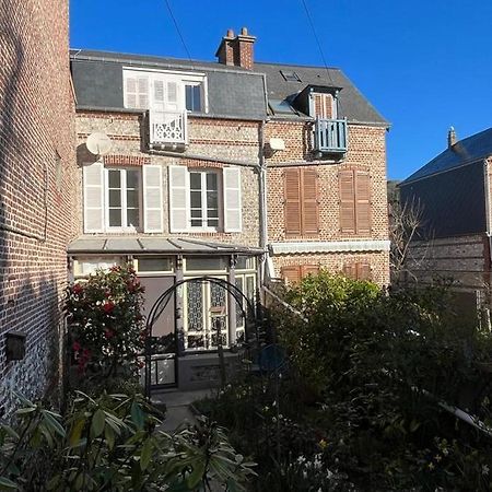 Maison familiale de ville à Étretat Esterno foto