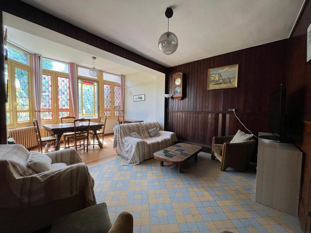 Maison familiale de ville à Étretat Esterno foto